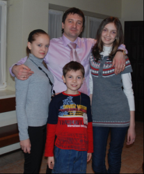 Анна, Саша, Алена и Анатолий Толстовы.