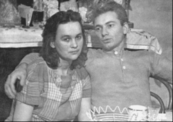 Тамара Васильевна и Игорь Александрович Толстовы в родительском доме.