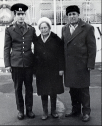 Алексей, Нина Павловна и Константин Елизарович Толстовы.