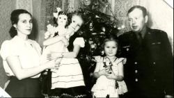 Валентина, Татьяна Сергеевна, Ирина Сергеевна, Сергей Георгиевич Кожевниковы. 1960 год.