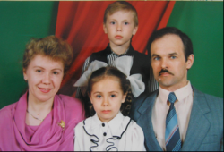 Василий Улитин с женой и детьми.