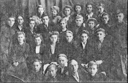 Группа 2 курса горного техникума. Улитин А.В. второй слева в нижнем ряду. 26.11.1947 г.