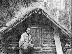 Улитин А.В. возле охотничьей избушкиу р. Крутушка. Осень, 1998 года