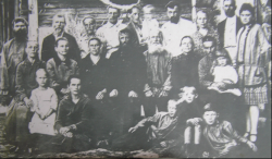 Семья Перфильевых в гостях. Баранча. 1920-е годы