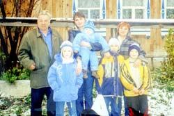 Толстова О. И. с родителями в Быньгах
