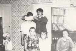 Ольга Толстова: веселье школьников, 1986 г.