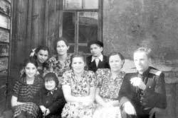 Света Комарова, двоюродная сестра игоря Александровича, Нина Павловна Толстова, Игорь Александрович, Лиза Комарова