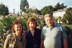 Елена Толстова с родителями, Сочи 1994 г. 