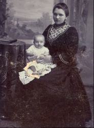 Анна Дмитриевна с Зоей. 1914 год.