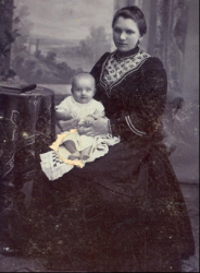 Анна Дмитриевна с Зоей. 1914 год.