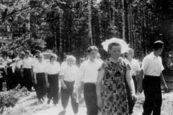 2 обл. слет туристов, Игорь Александрович второй, перед ним Брусницына Галина -бучитель географии