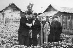 Класс на похоронах Германа Соловьева — друга Толстова И. А.,