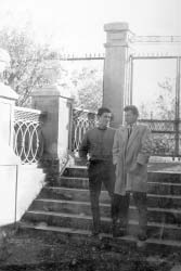 Свердловск, УПИ, вход на стадион, Игорь Александрович справа